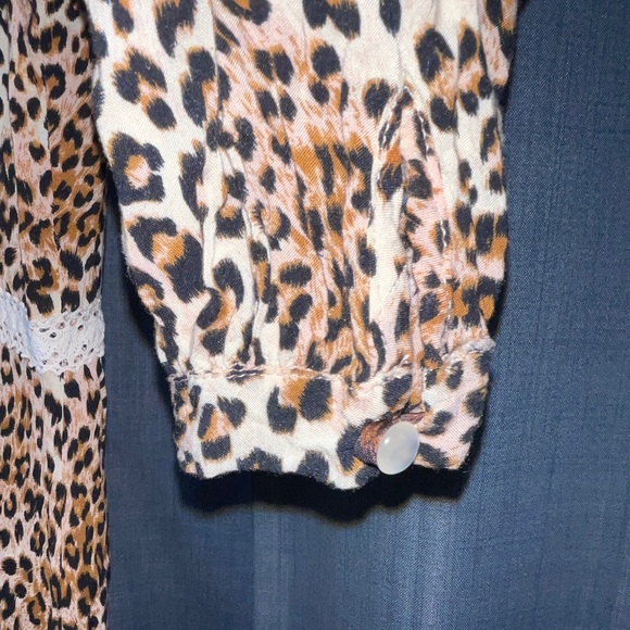 What Would Susie Wear? Cheetah Print High Low Dress Open Front Size Small - Picture 4 of 9